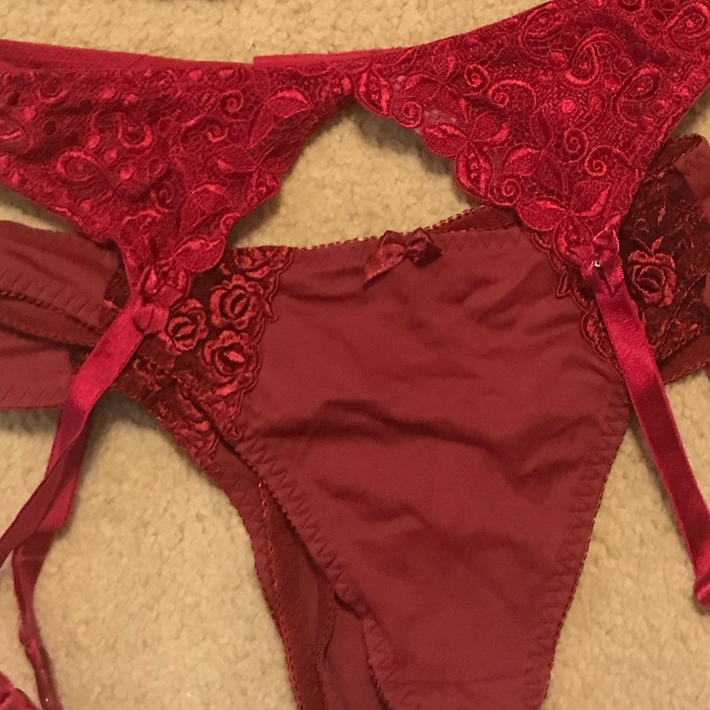 Lingerie - Picture 3 of 4